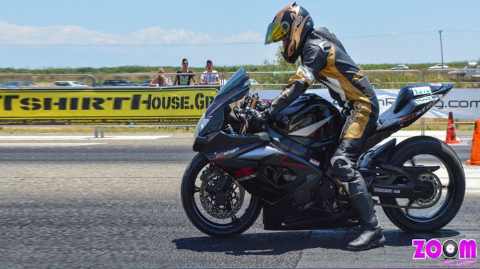 Εξήντα+ συμμετοχές, και χίλιοι θεατές βρέθηκαν στο Μεσολόγγι για το Drag Day που έγινε στις 21-22 Ιουνίου. Στις μοτοσικλέτες έγιναν περάσματα υπό μορφή προπόνησης.